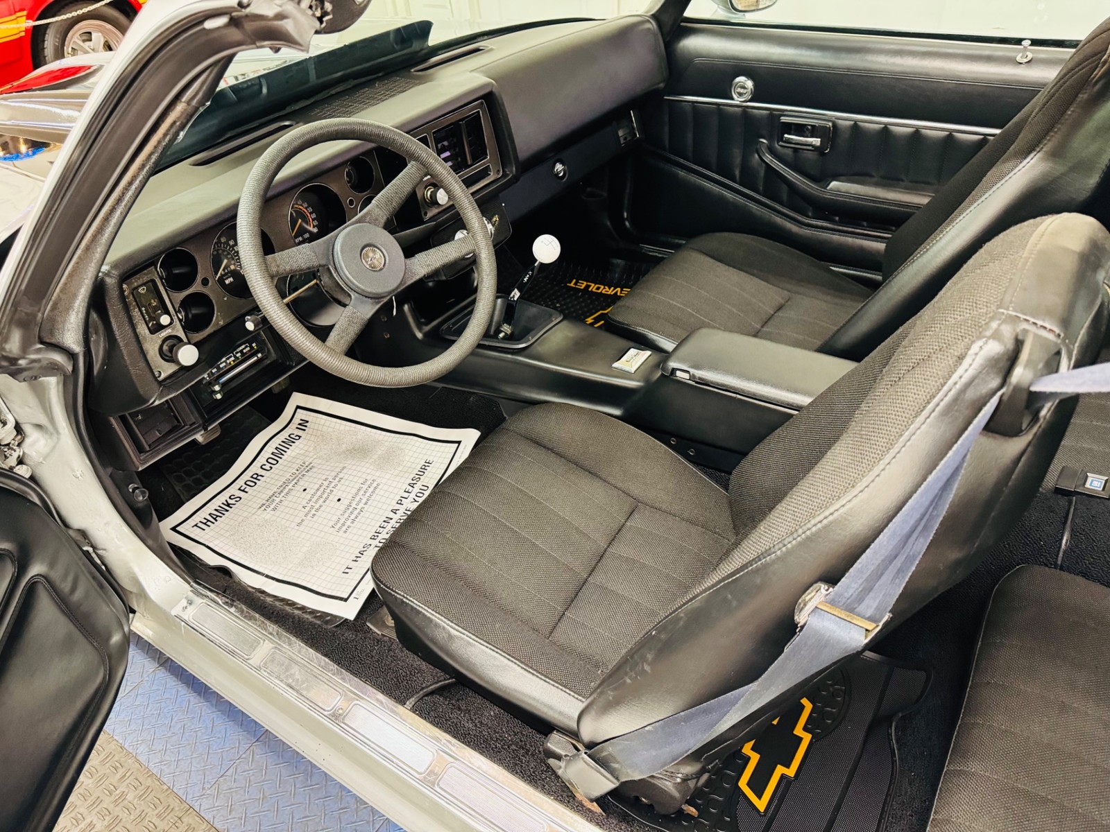 Chevrolet-Camaro-1981-Coupe-16