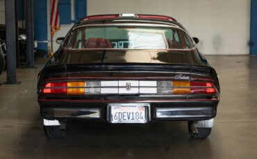 Chevrolet-Camaro-1981-Coupe-17