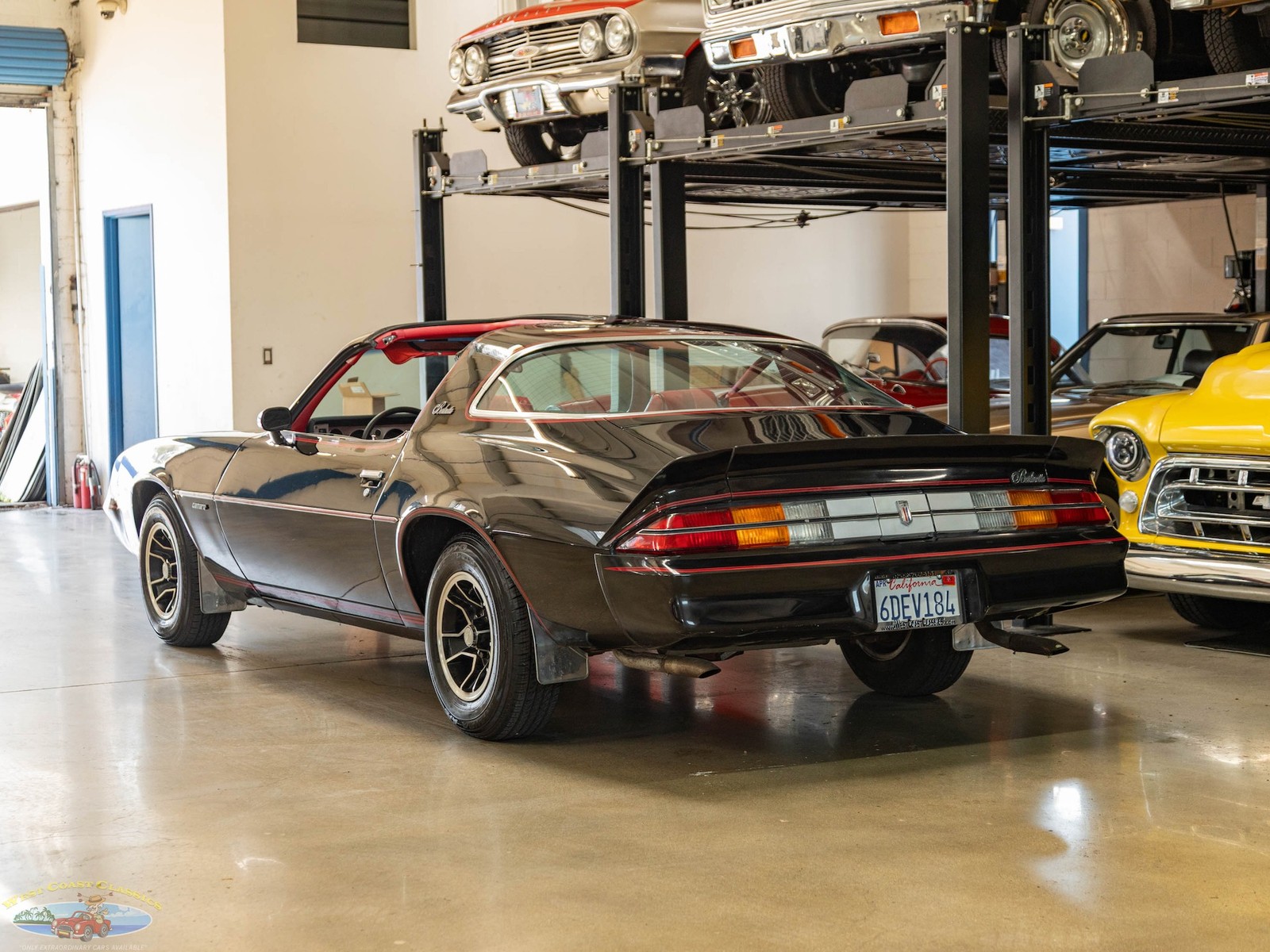 Chevrolet-Camaro-1981-Coupe-21