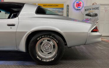 Chevrolet-Camaro-1981-Coupe-24