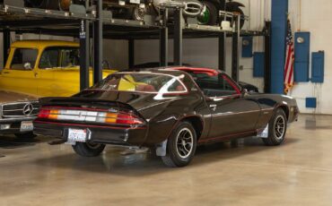 Chevrolet-Camaro-1981-Coupe-24