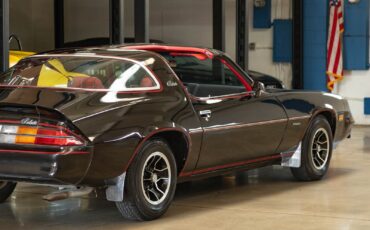 Chevrolet-Camaro-1981-Coupe-26