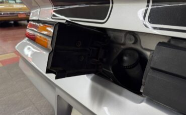 Chevrolet-Camaro-1981-Coupe-28