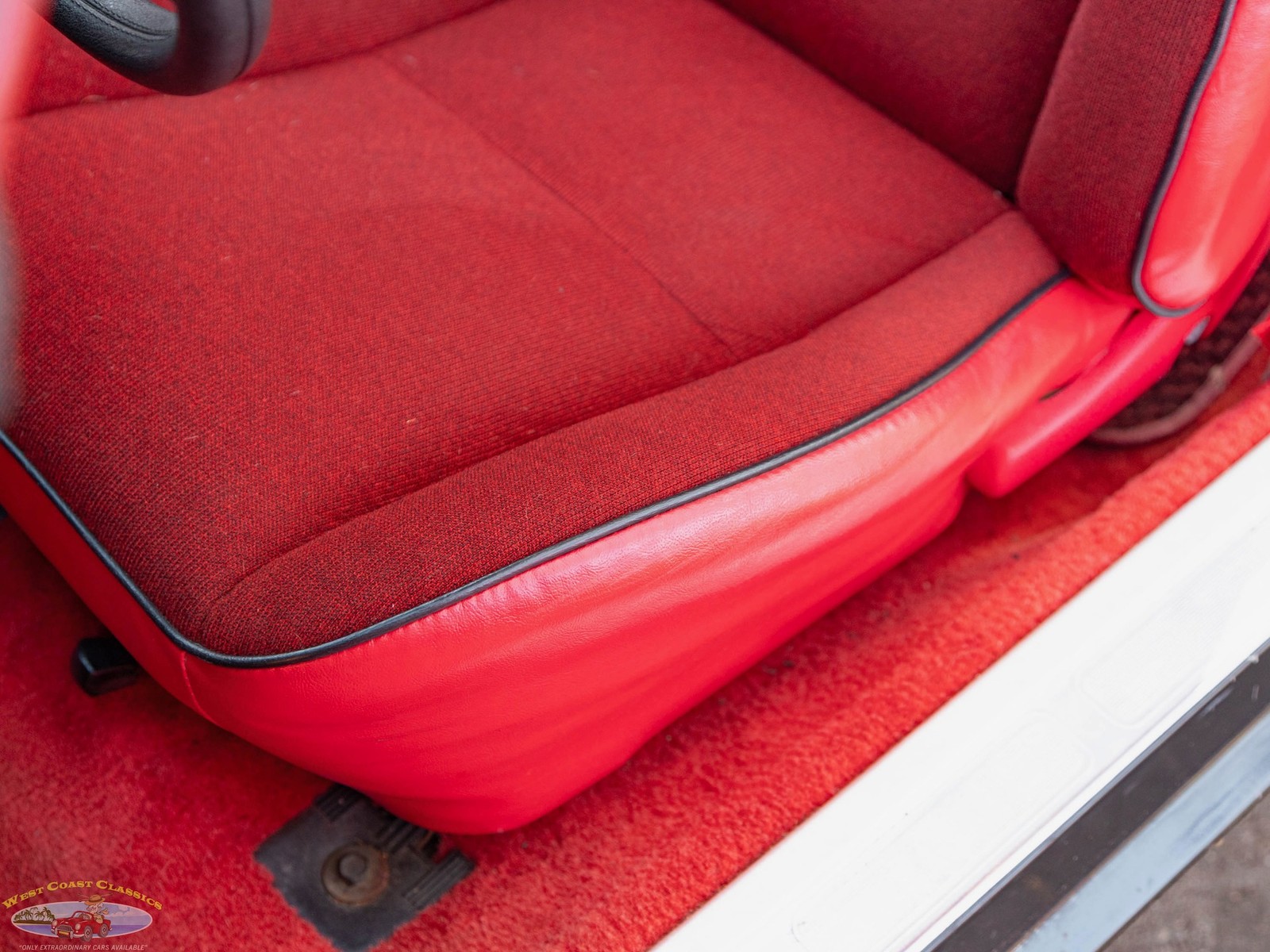 Chevrolet-Camaro-1981-Coupe-28