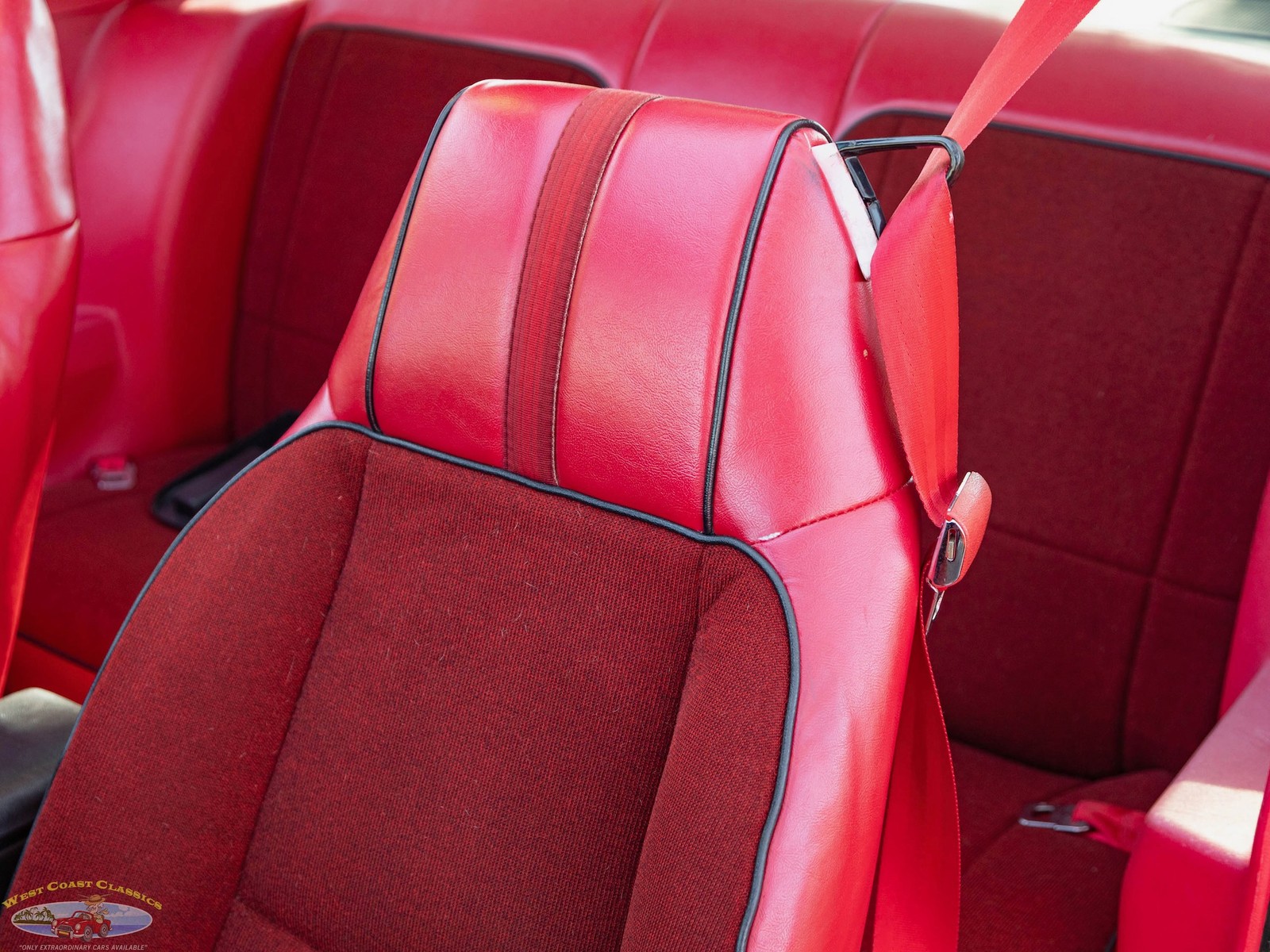 Chevrolet-Camaro-1981-Coupe-29