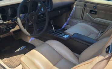 Chevrolet-Camaro-1981-Coupe-3