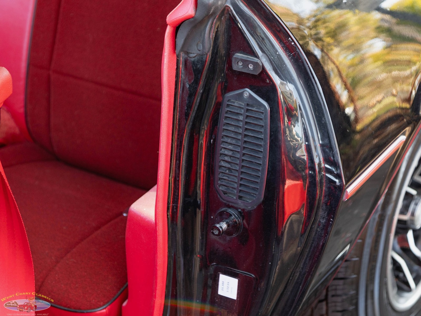 Chevrolet-Camaro-1981-Coupe-30