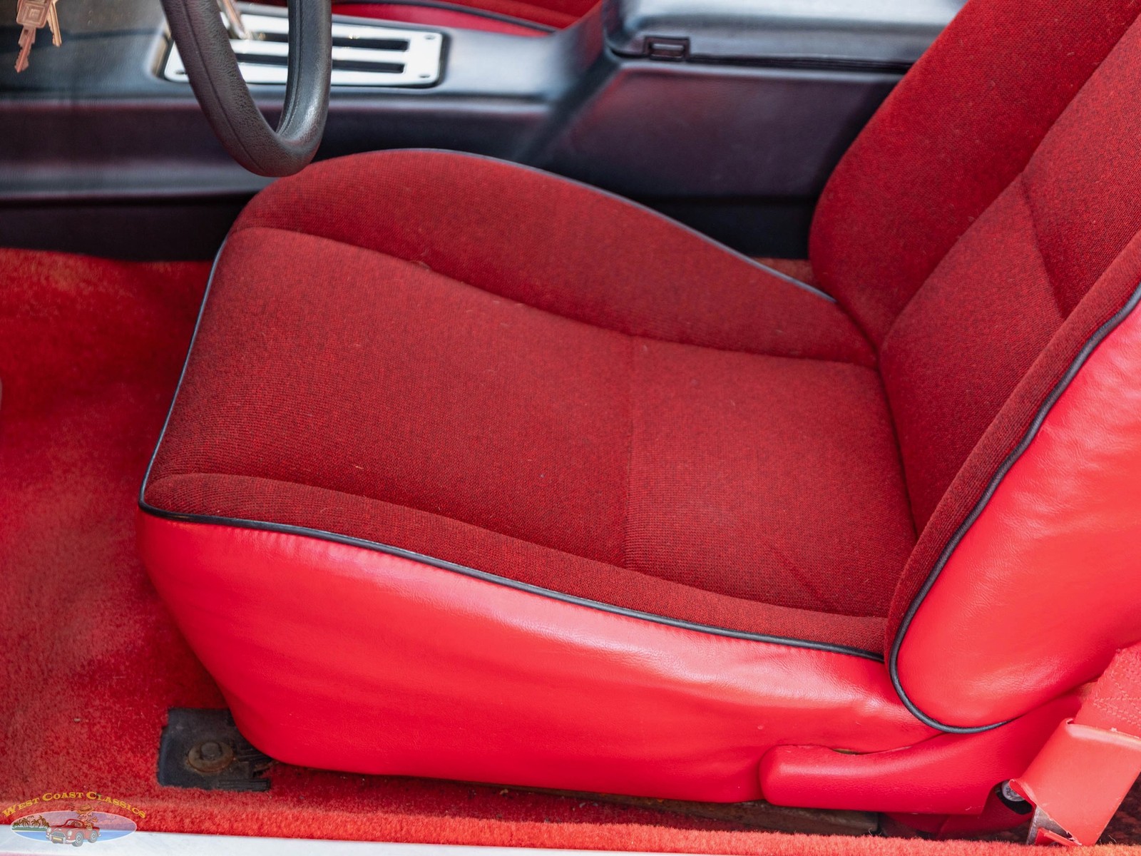 Chevrolet-Camaro-1981-Coupe-32