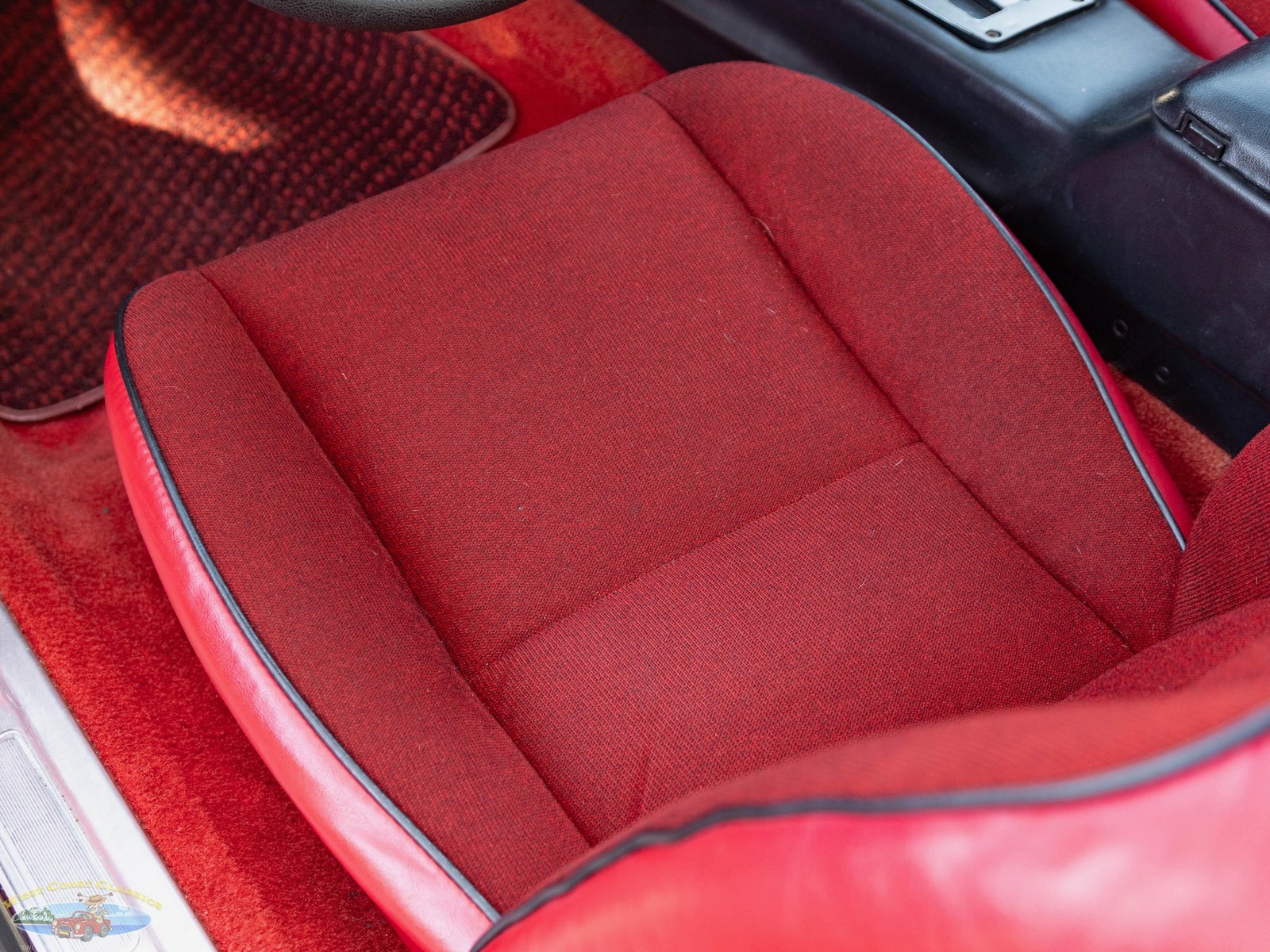 Chevrolet-Camaro-1981-Coupe-34