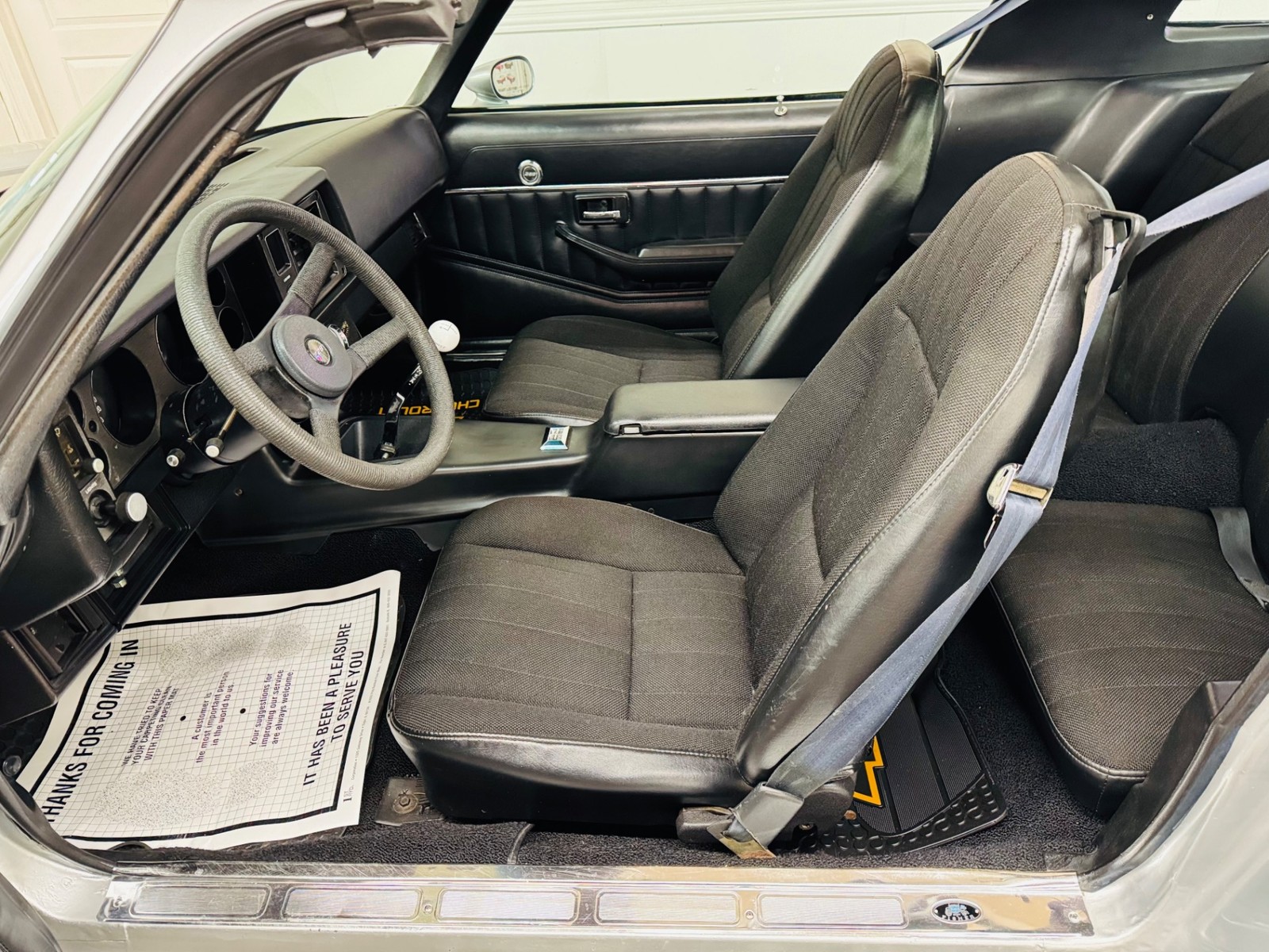 Chevrolet-Camaro-1981-Coupe-35