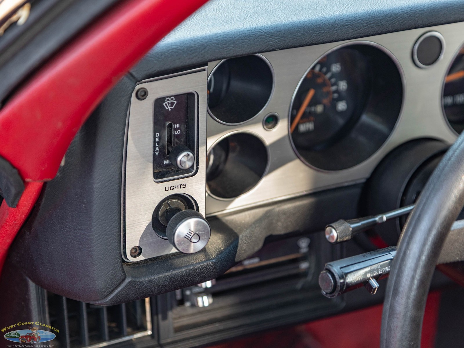 Chevrolet-Camaro-1981-Coupe-38