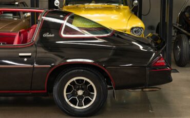 Chevrolet-Camaro-1981-Coupe-7