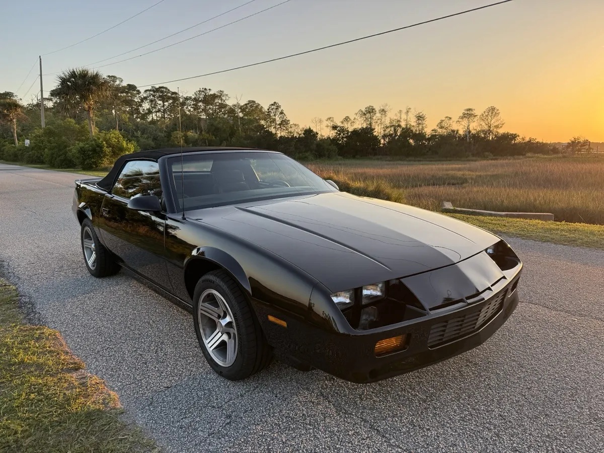 Chevrolet-Camaro-1987-Black-Black-12