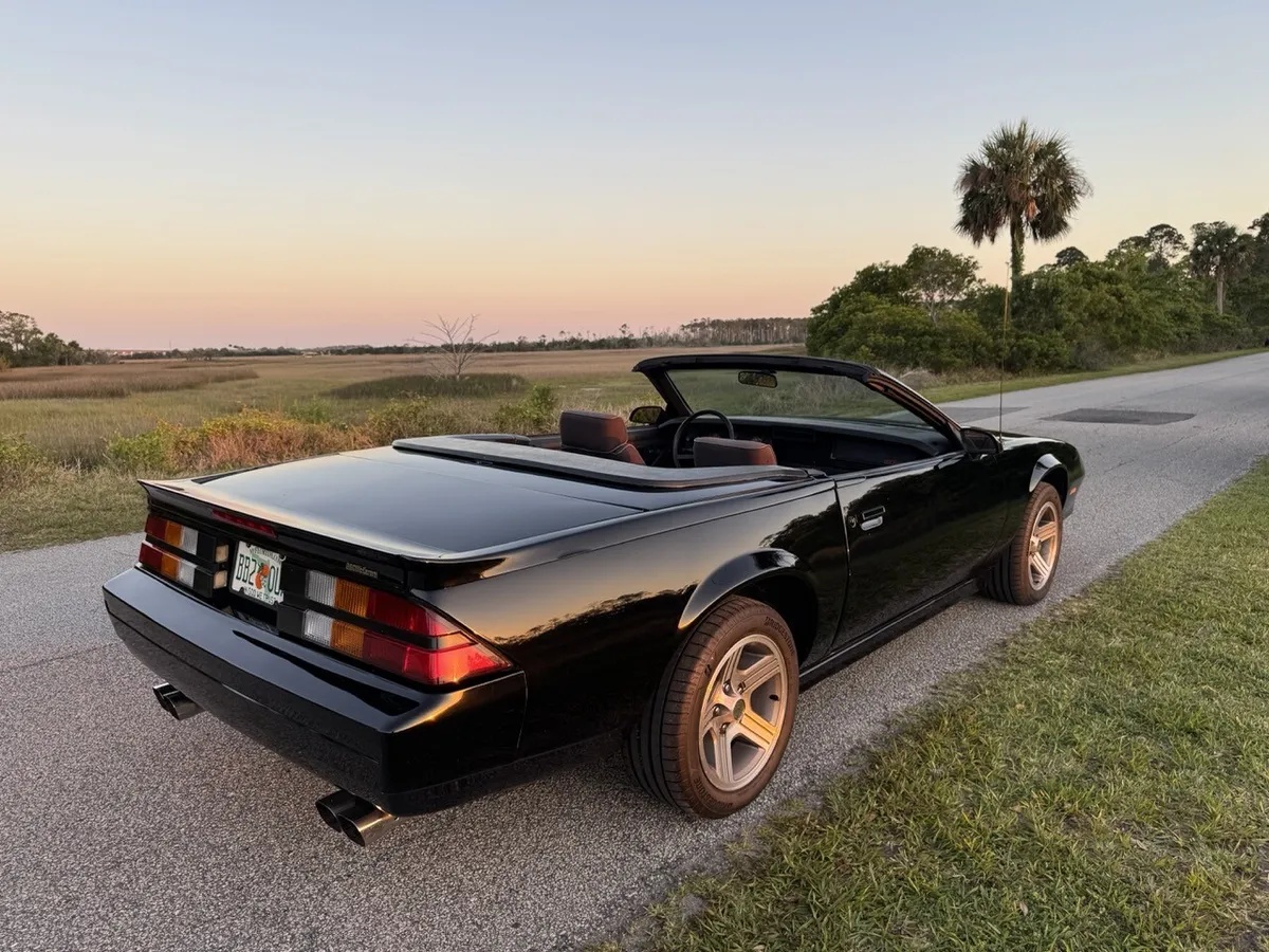 Chevrolet-Camaro-1987-Black-Black-14