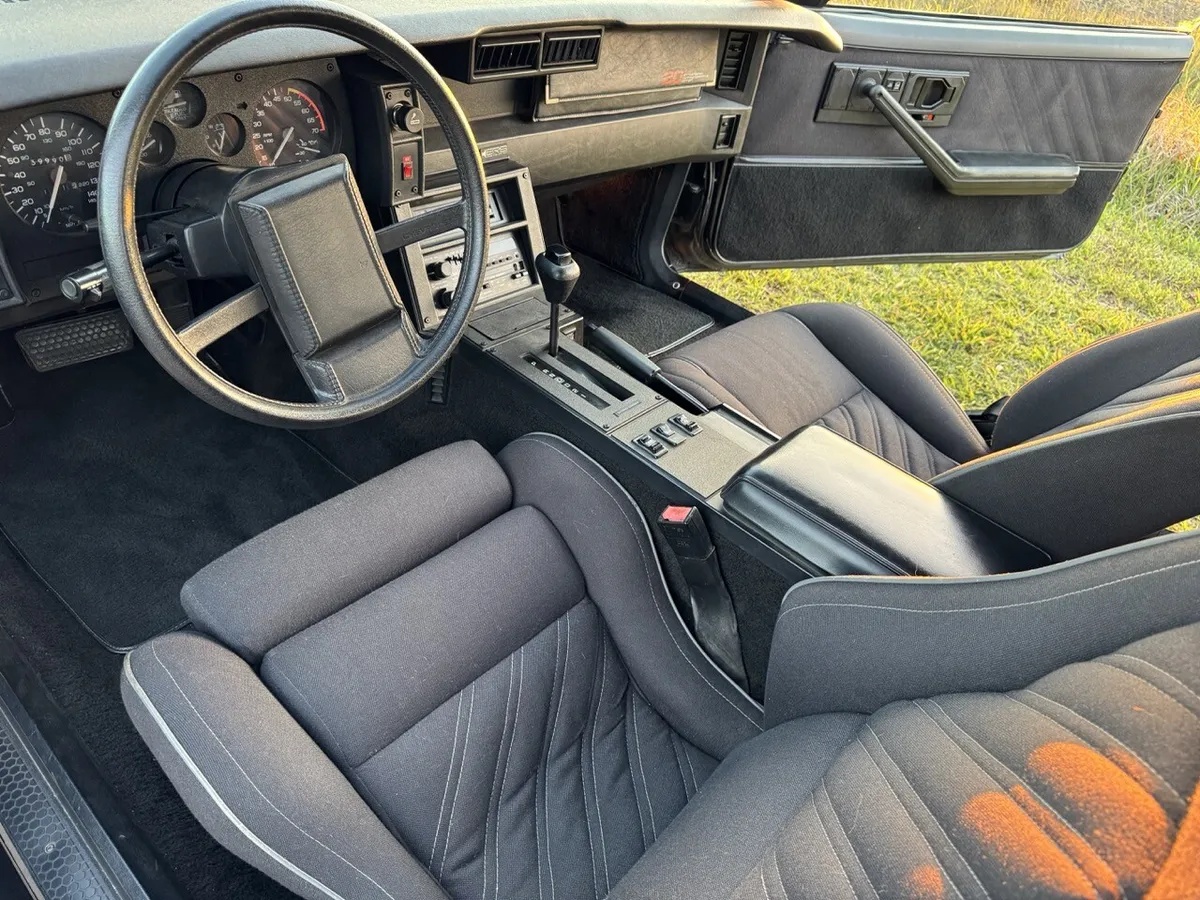 Chevrolet-Camaro-1987-Black-Black-17