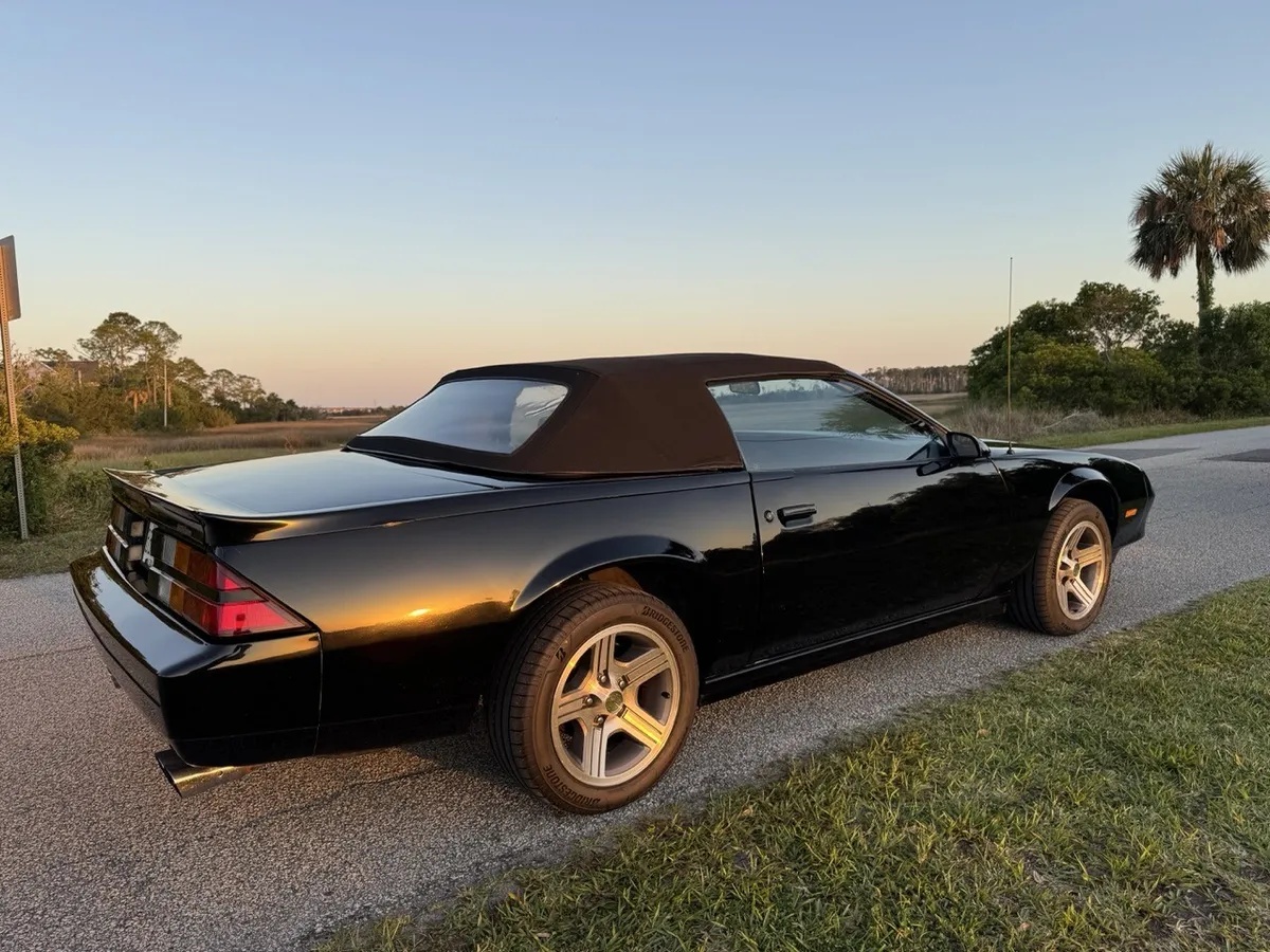 Chevrolet-Camaro-1987-Black-Black-4