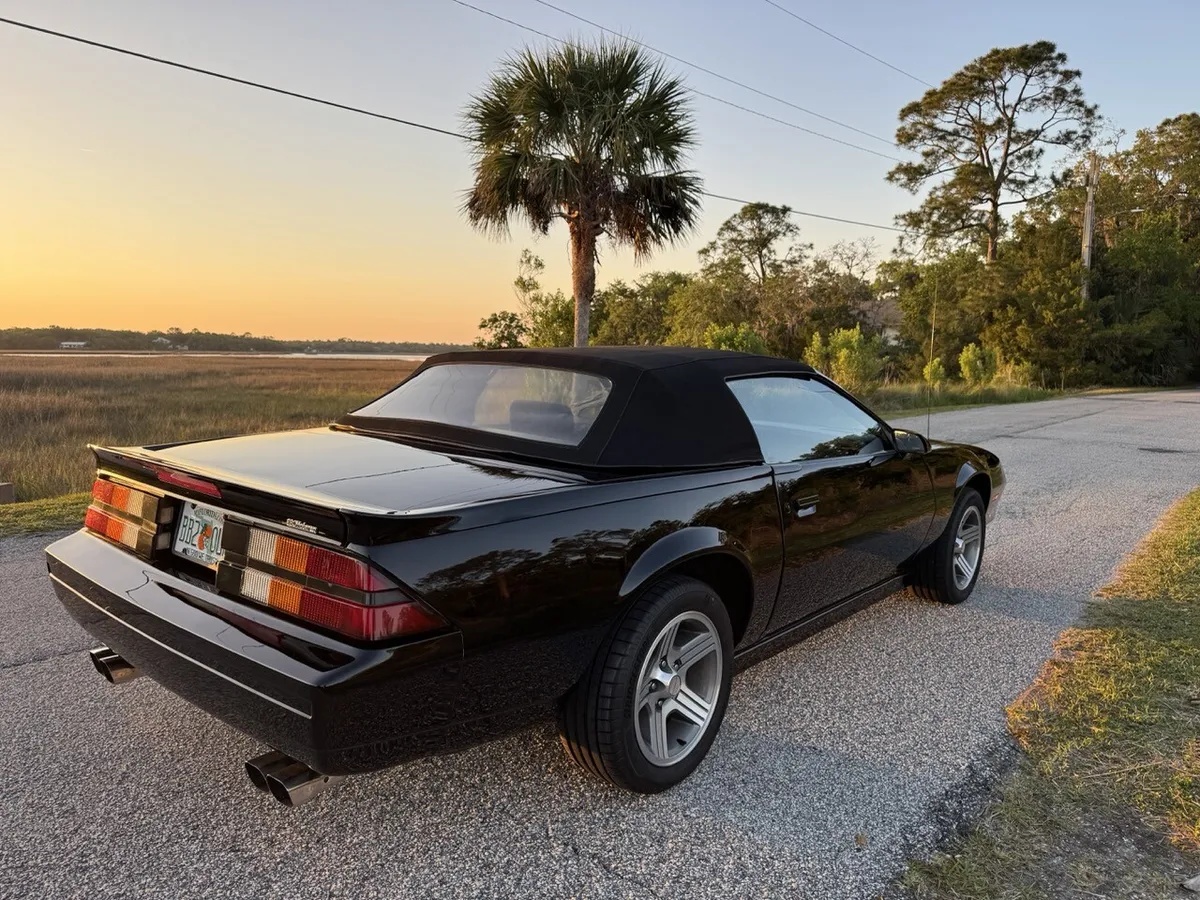 Chevrolet-Camaro-1987-Black-Black-8