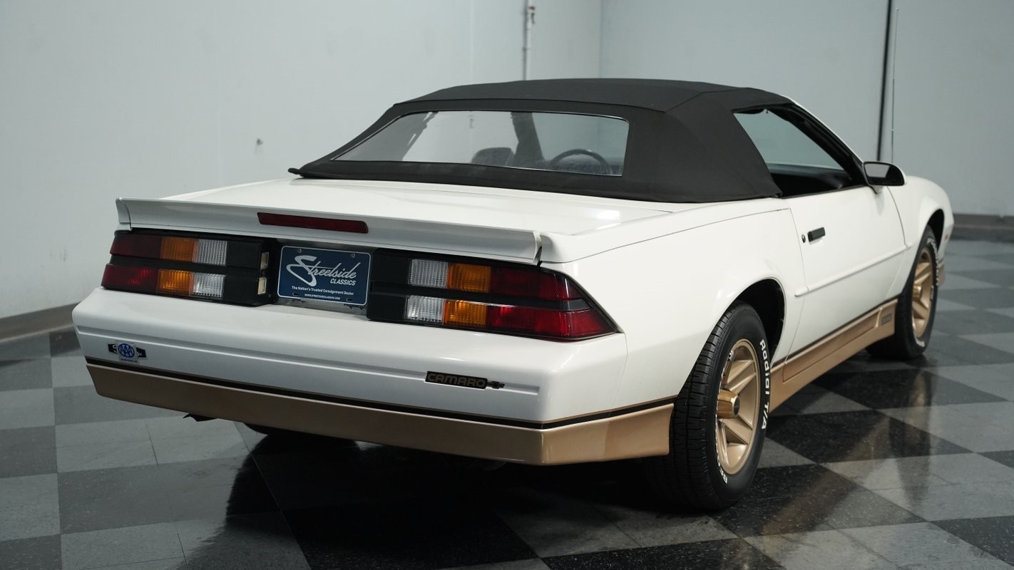 Chevrolet-Camaro-1988-Convertible-10