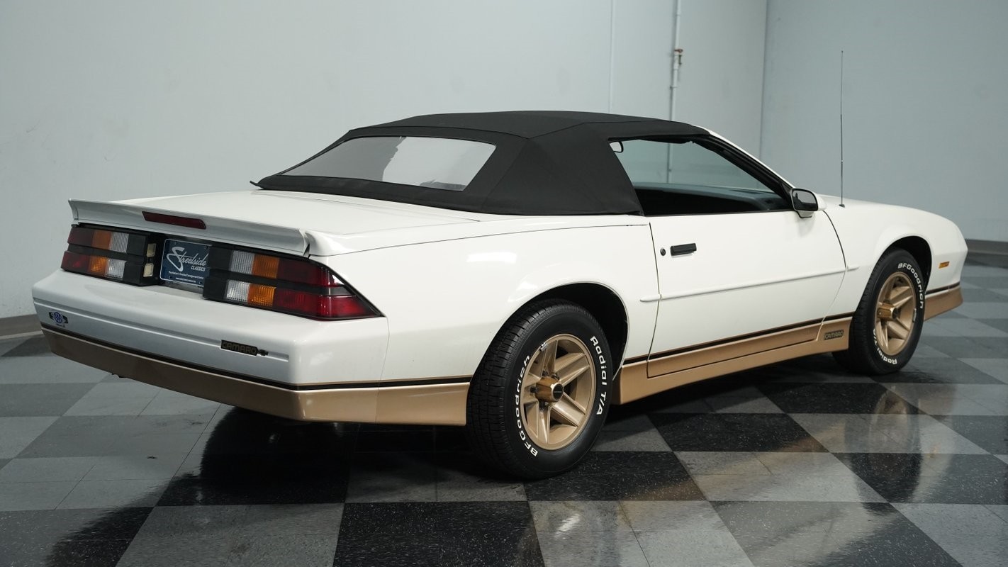 Chevrolet-Camaro-1988-Convertible-11