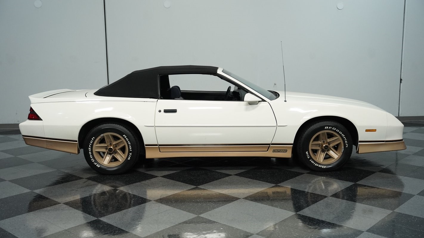Chevrolet-Camaro-1988-Convertible-12