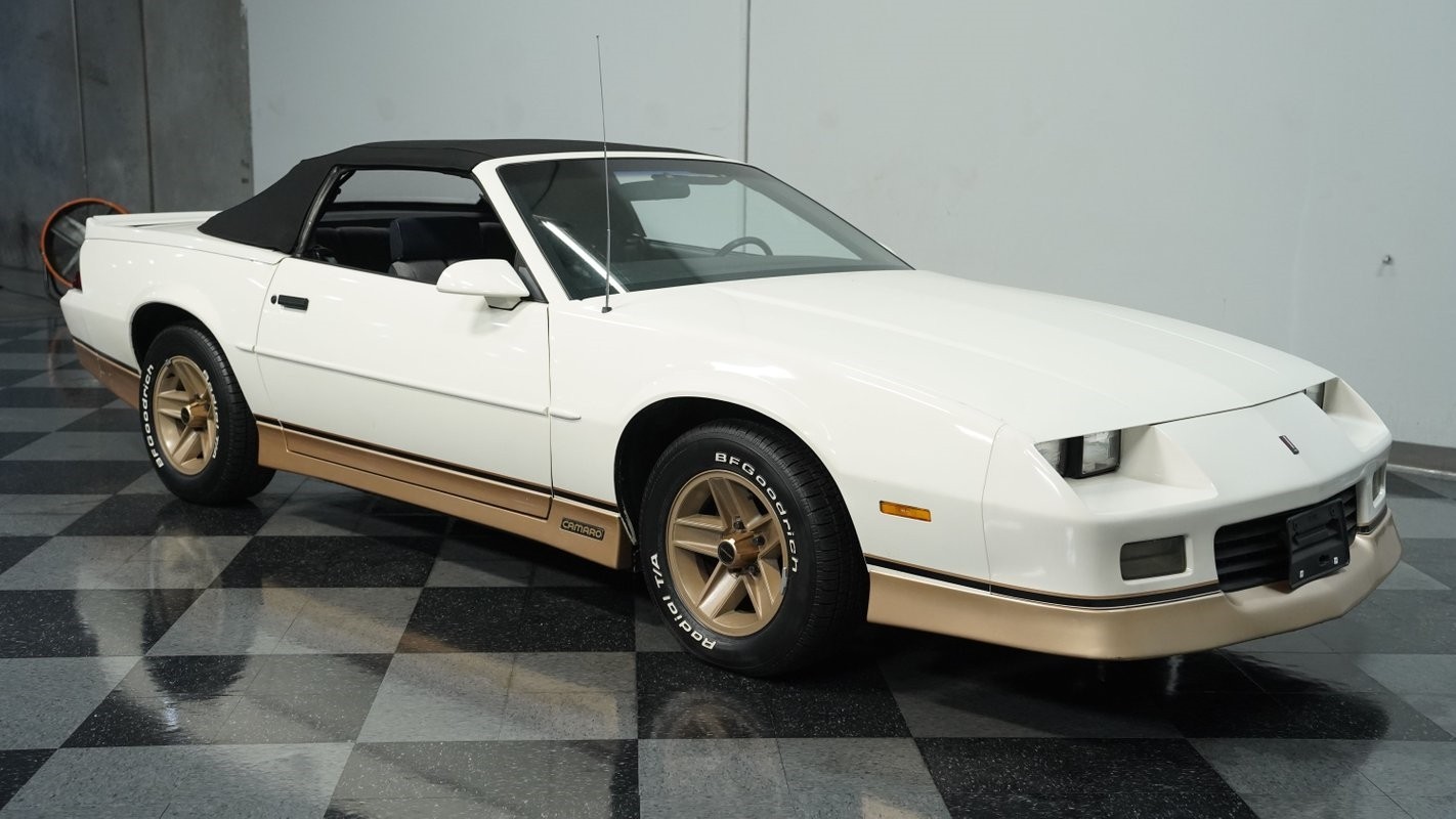 Chevrolet-Camaro-1988-Convertible-13