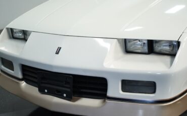 Chevrolet-Camaro-1988-Convertible-17