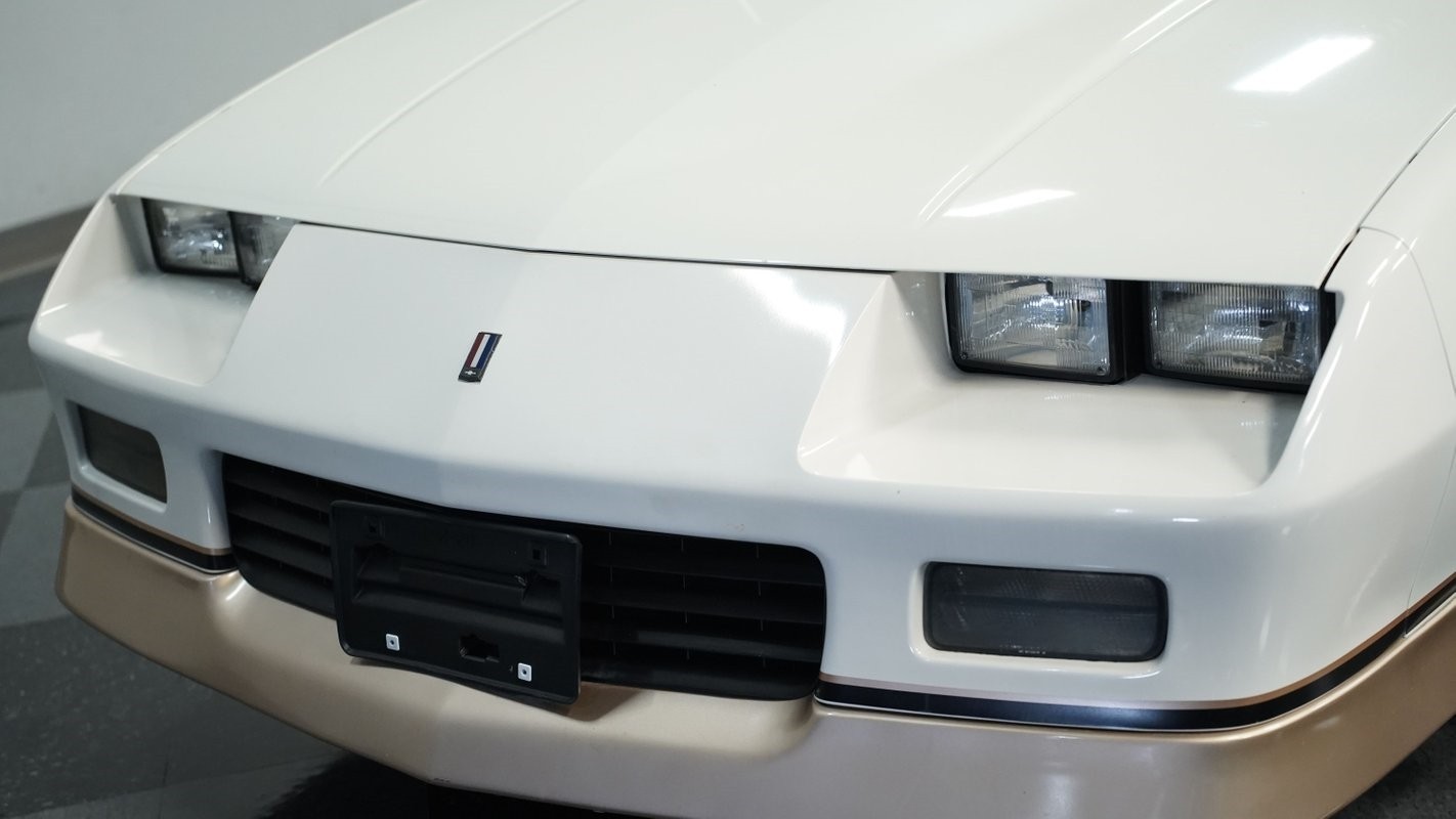Chevrolet-Camaro-1988-Convertible-17