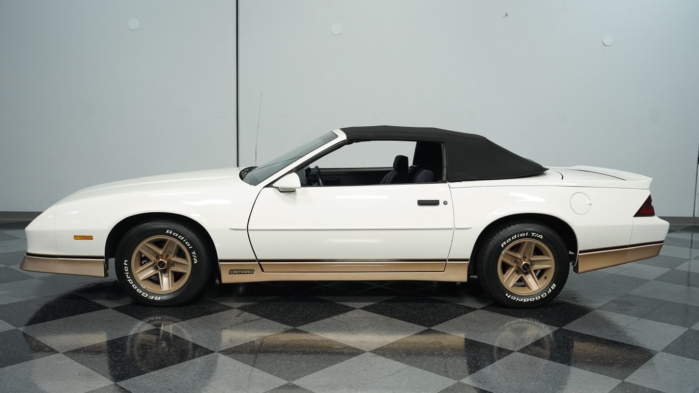 Chevrolet-Camaro-1988-Convertible-2