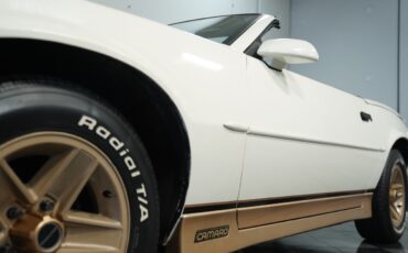 Chevrolet-Camaro-1988-Convertible-20