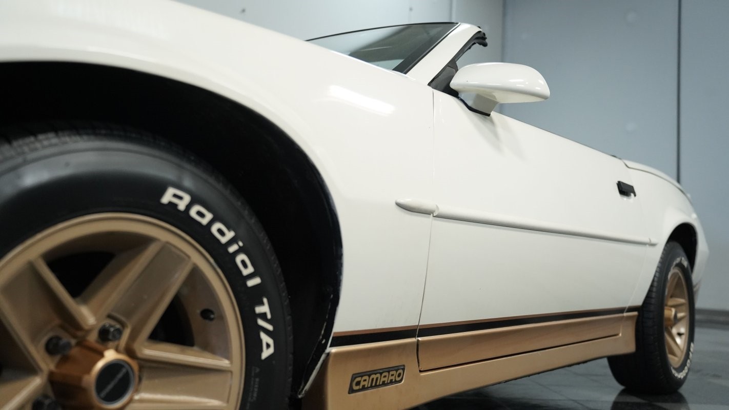 Chevrolet-Camaro-1988-Convertible-20
