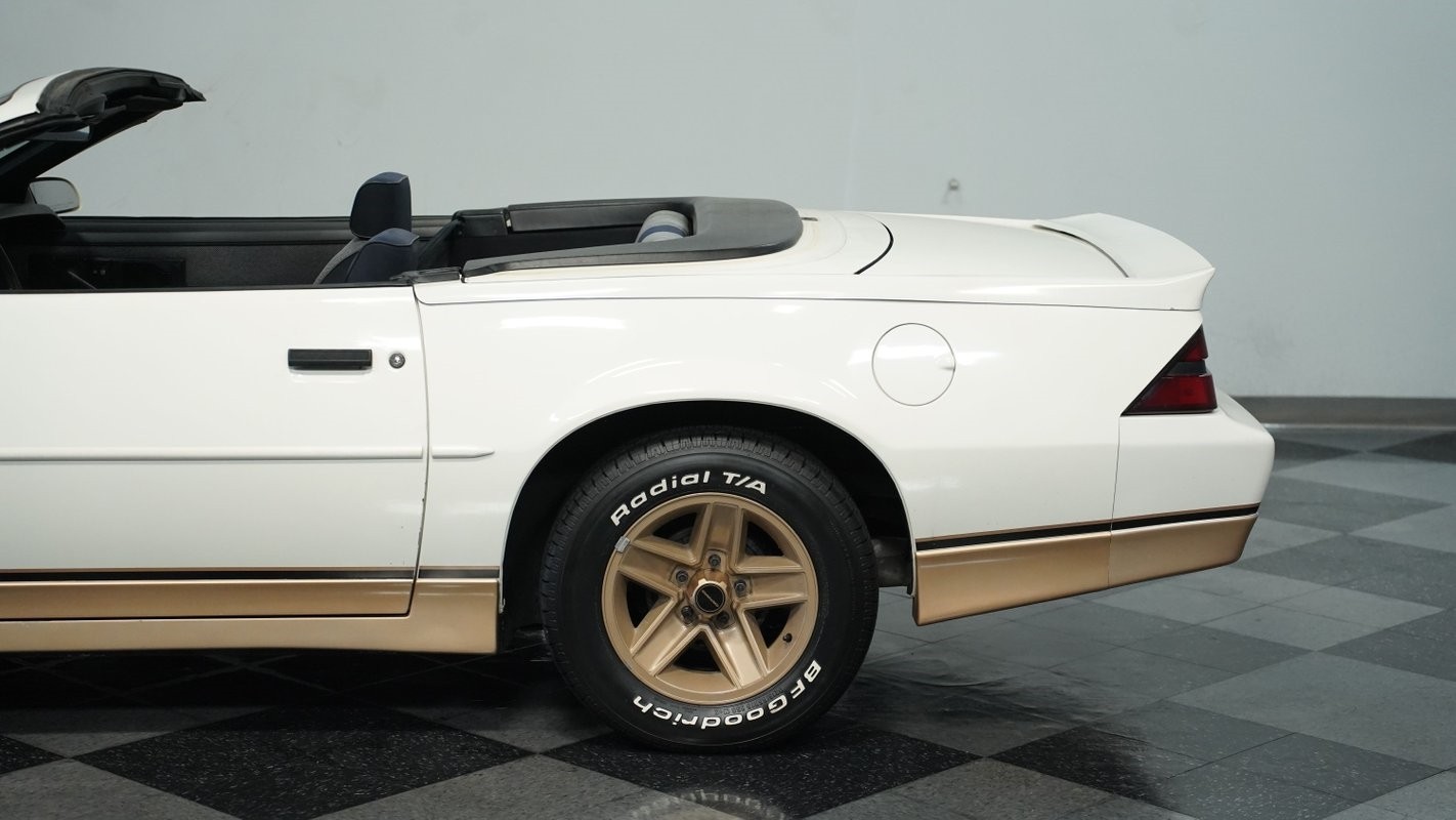 Chevrolet-Camaro-1988-Convertible-22