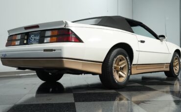 Chevrolet-Camaro-1988-Convertible-24