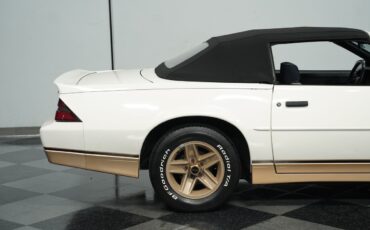 Chevrolet-Camaro-1988-Convertible-26