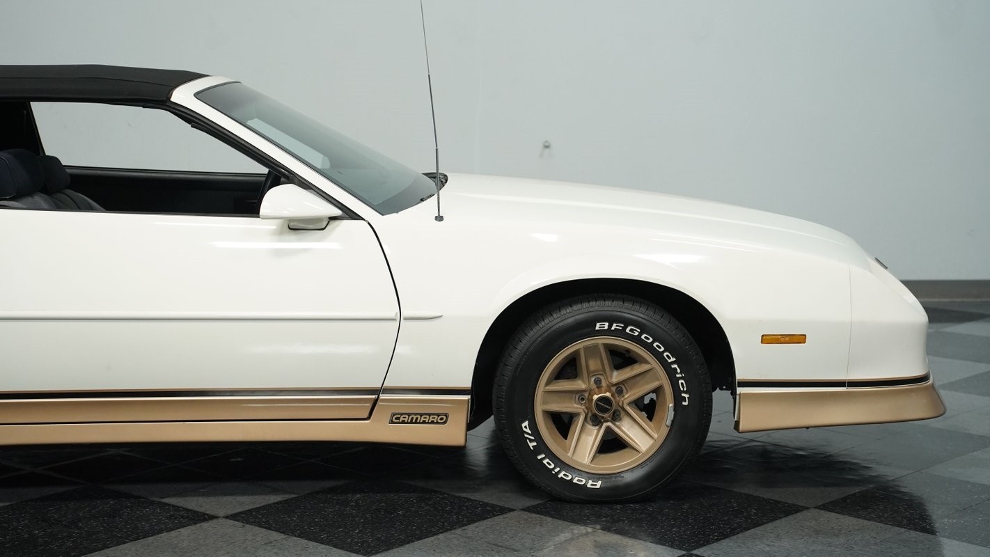 Chevrolet-Camaro-1988-Convertible-27