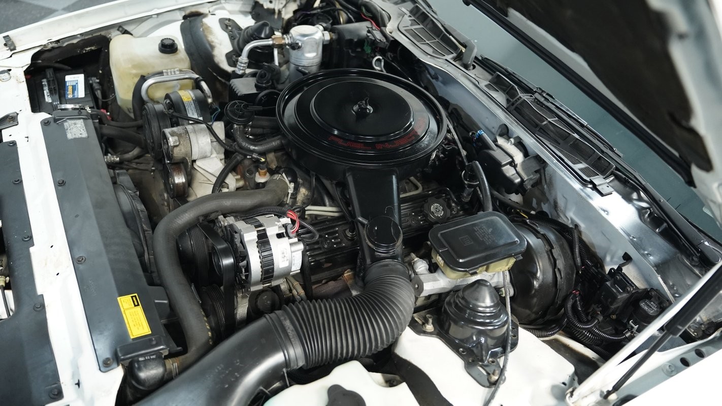 Chevrolet-Camaro-1988-Convertible-29