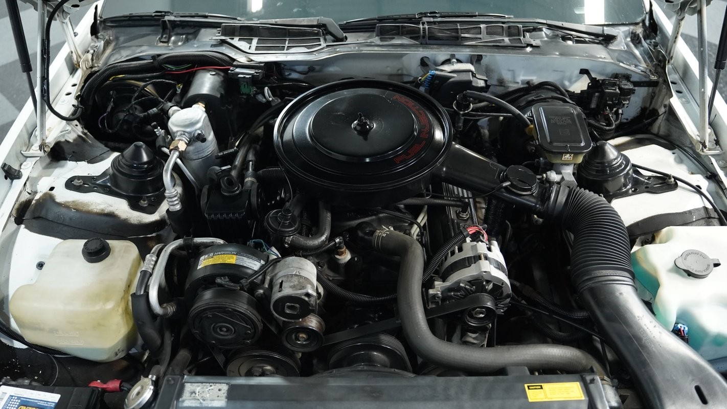 Chevrolet-Camaro-1988-Convertible-3