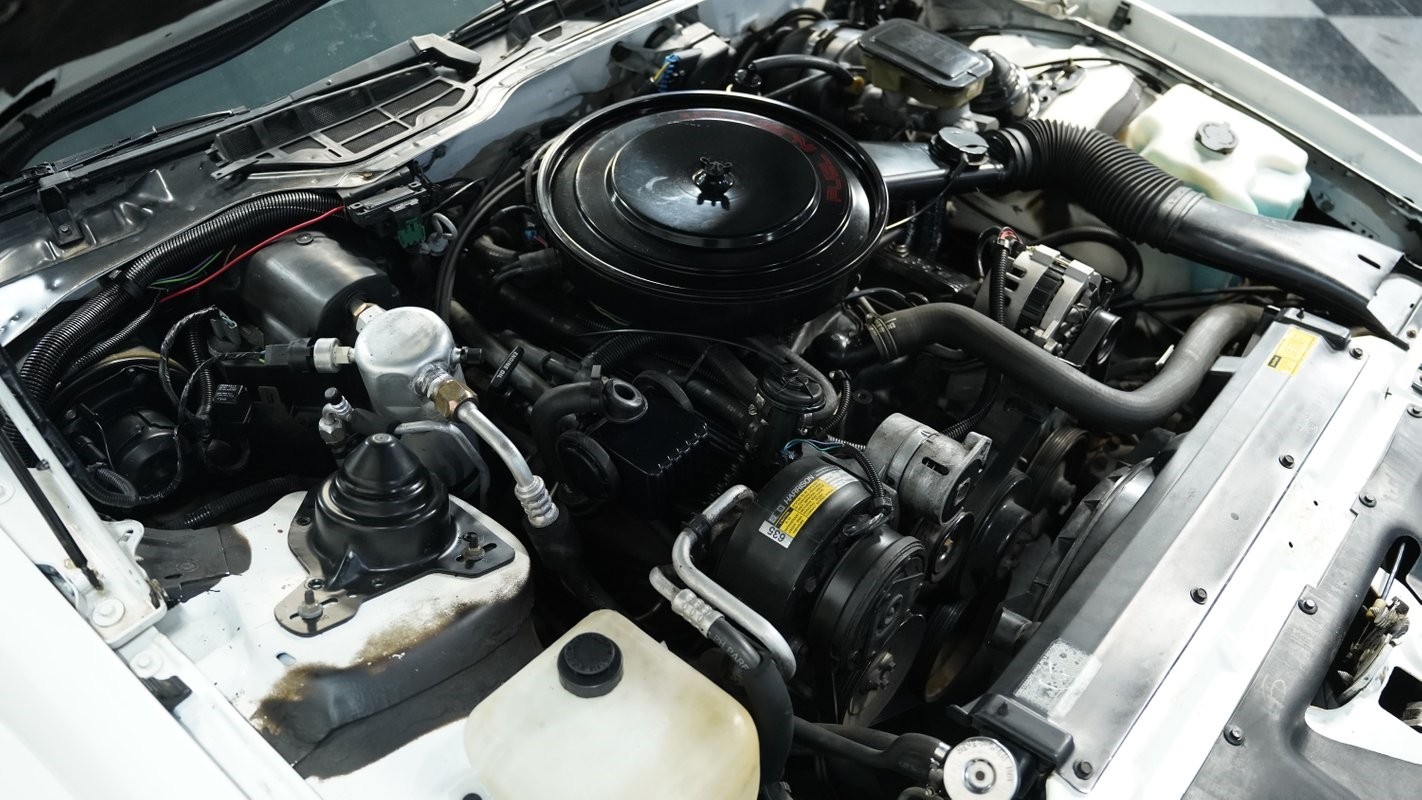 Chevrolet-Camaro-1988-Convertible-30