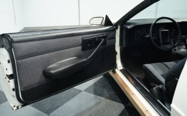 Chevrolet-Camaro-1988-Convertible-31