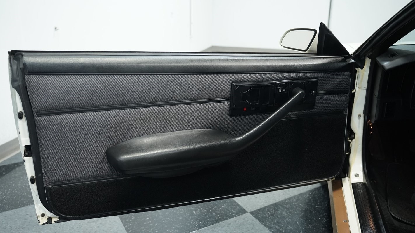 Chevrolet-Camaro-1988-Convertible-32