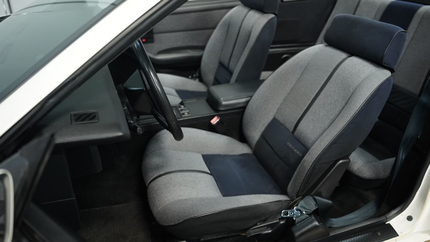 Chevrolet-Camaro-1988-Convertible-38