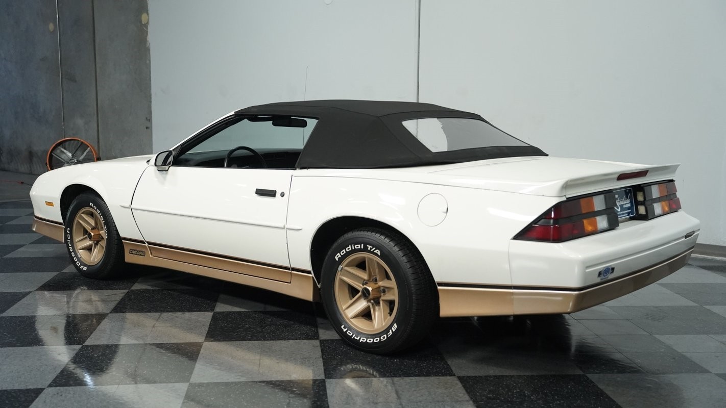 Chevrolet-Camaro-1988-Convertible-7