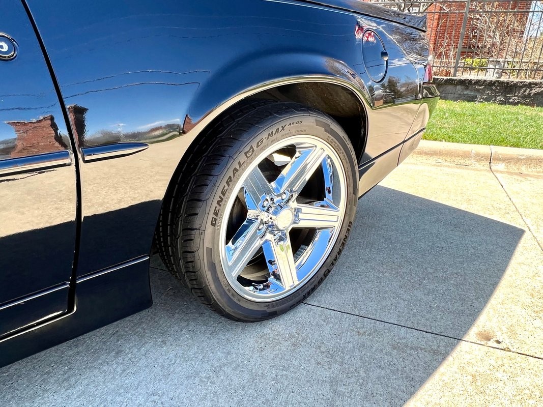 Chevrolet-Camaro-1989-Convertible-11