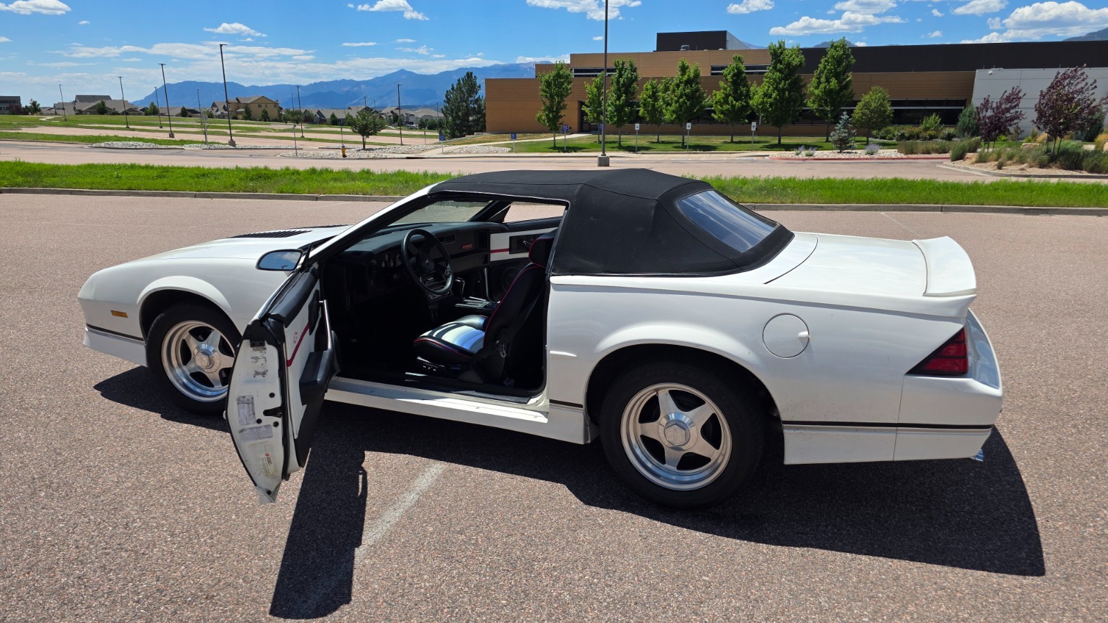 Chevrolet-Camaro-1989-Convertible-11