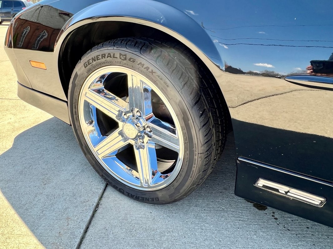 Chevrolet-Camaro-1989-Convertible-12