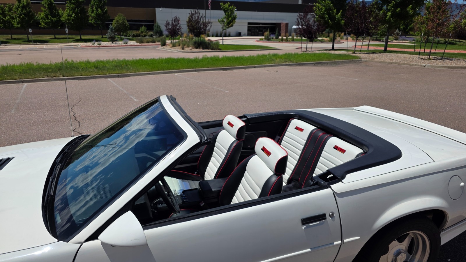 Chevrolet-Camaro-1989-Convertible-17