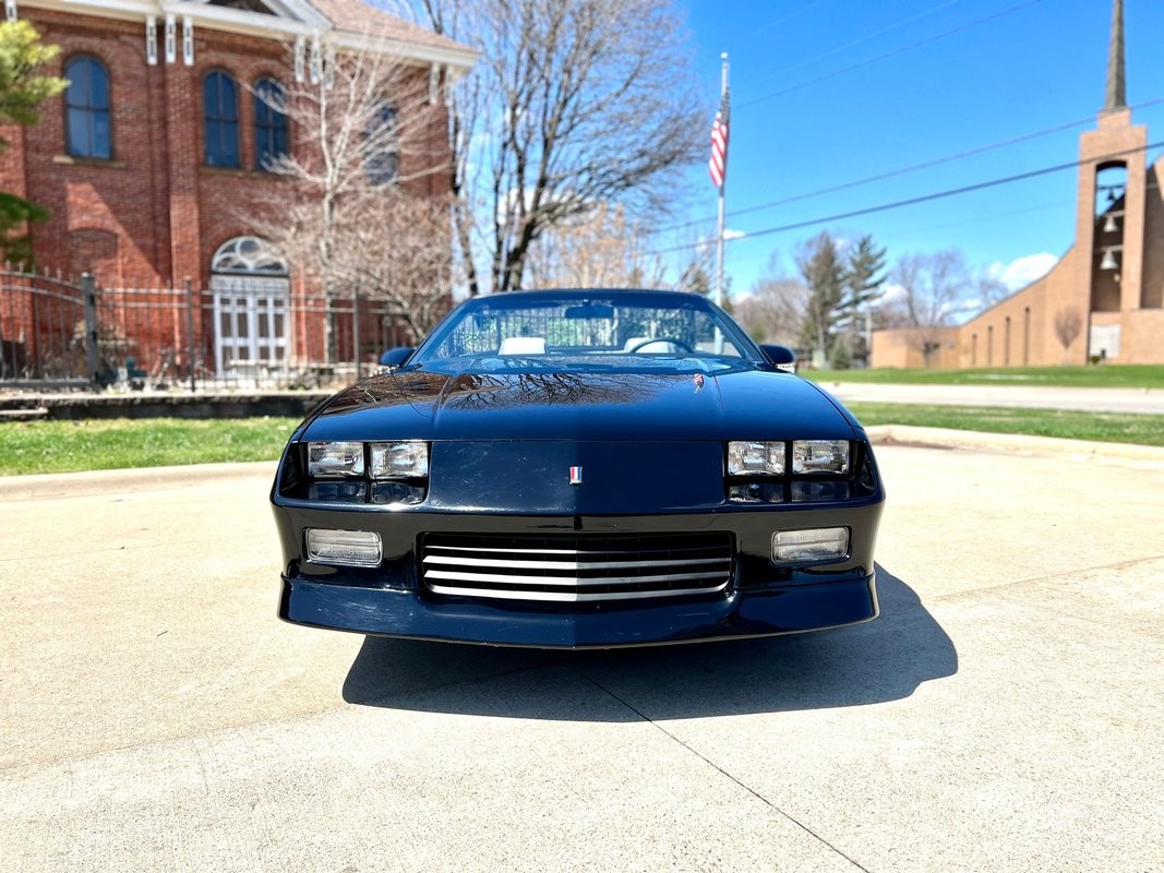 Chevrolet-Camaro-1989-Convertible-2