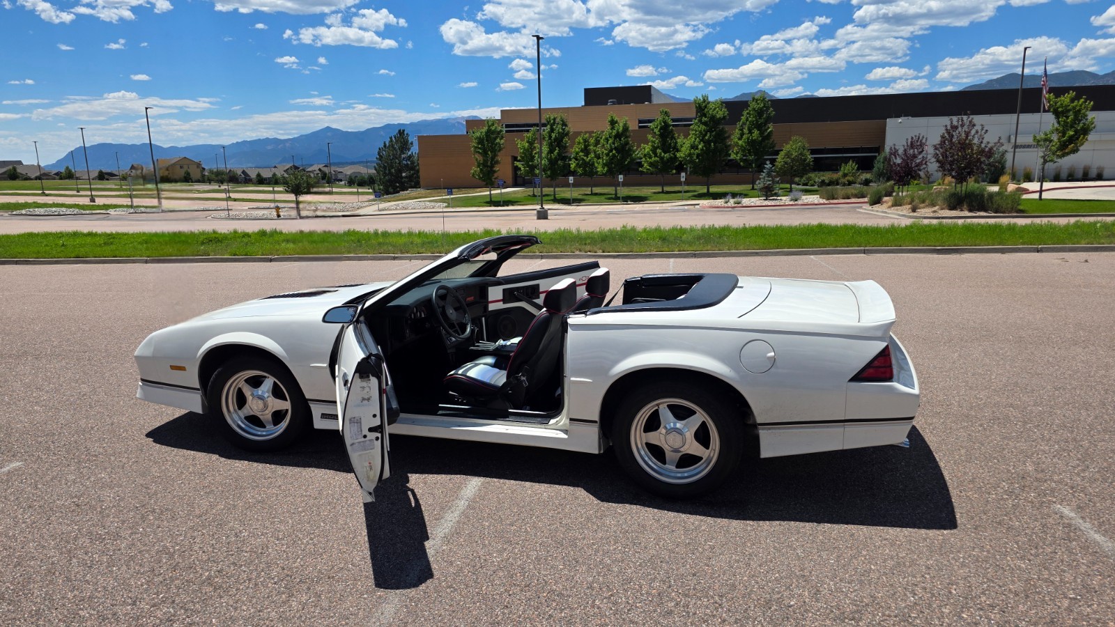 Chevrolet-Camaro-1989-Convertible-23