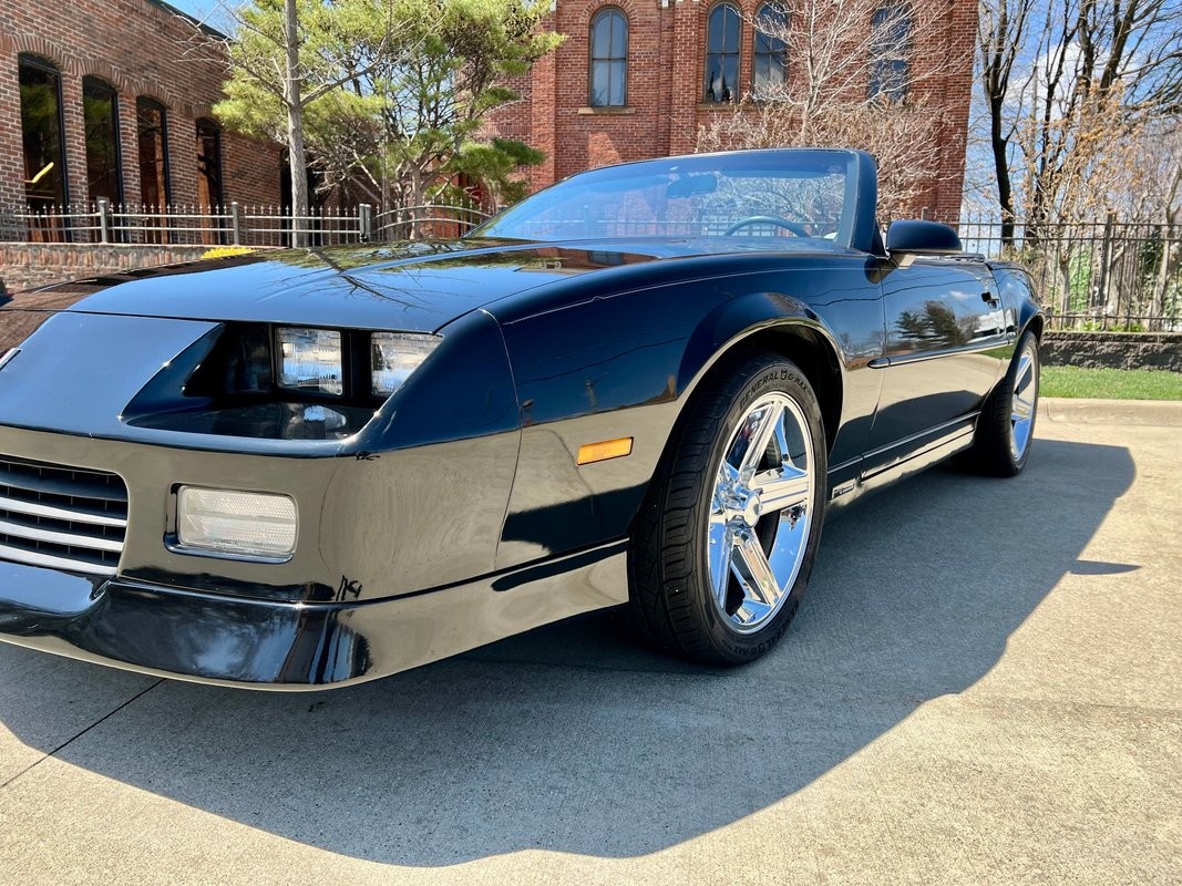 Chevrolet-Camaro-1989-Convertible-26