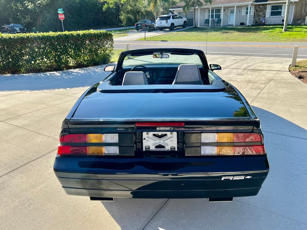 Chevrolet-Camaro-1989-Convertible-32