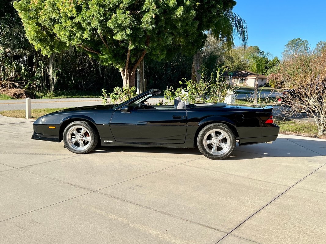 Chevrolet-Camaro-1989-Convertible-34